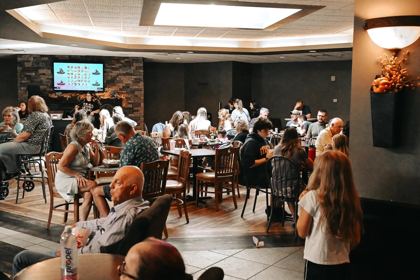 The cafe full of people between services